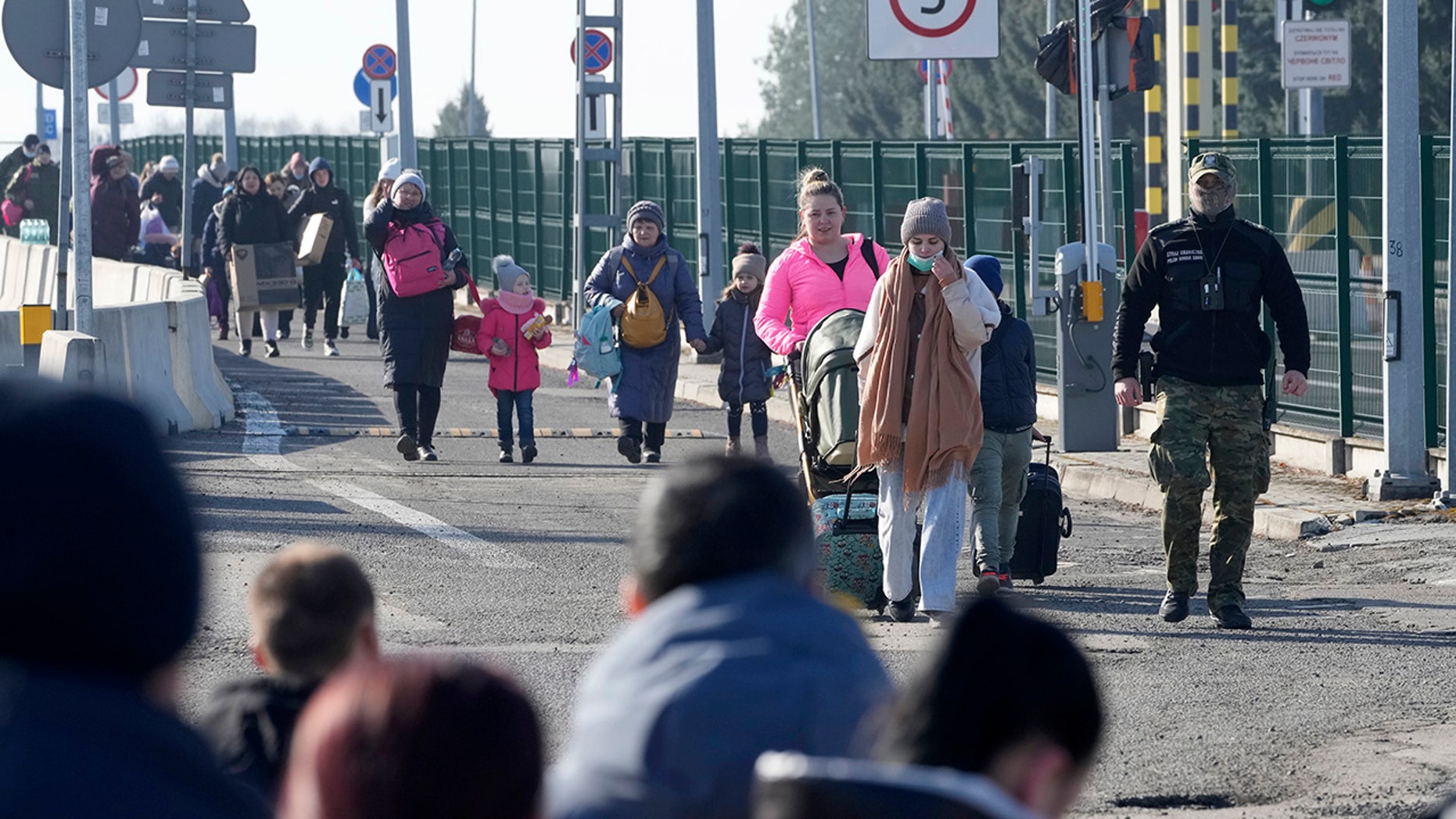 Photograph of Ukrainian refugees at the Polish border